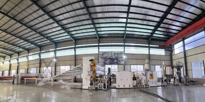 картинка Линия производства геомембраны PE, (модель 6M) от интернет-магазина Метасила