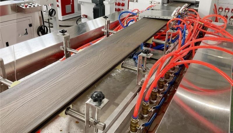 картинка Линия для производства профилей из ДПК (WPC PE) от интернет-магазина Метасила