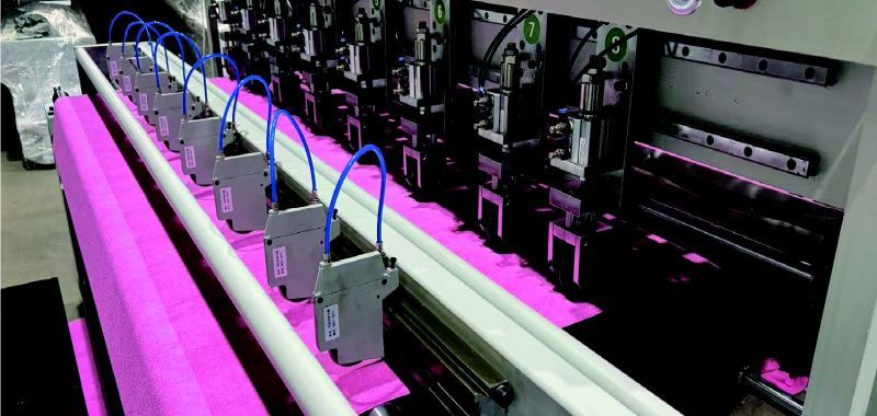 картинка Станок для резки ткани DEBO-90 (ширина 2180 мм) от интернет-магазина Метасила