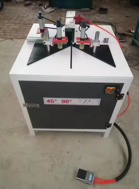 полуавтомат для резки профилей под углом.png