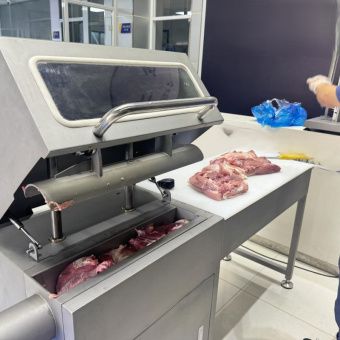 фото Станок для упаковки мяса в мешок-рукав от магазина Метасила