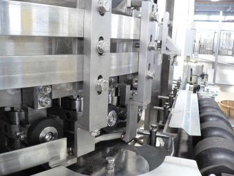 фото Станок для розлива энергетических напитков в железные банки  от магазина Метасила