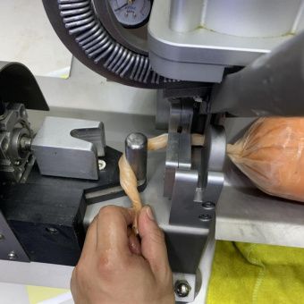 фото Станок для упаковки мяса в мешок-рукав от магазина Метасила