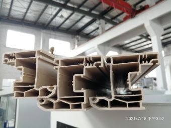 картинка Линия по производству оконных/дверных профилей из ПВХ  от магазина Метасила