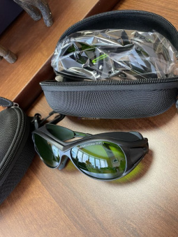 картинка Очки защитные для лазера LSG-5 Safety goggles (190-450 & 800-2000nm O.D 4+. от магазина Метасила