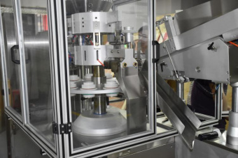 фото Станок для упаковки пастообразных продуктов в тубу (10-140 мл) от магазина Метасила