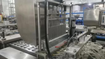 фото Станок для упаковки соусов в Дип Пот (модель CC-1400) от магазина Метасила