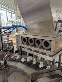 фото Станок для заполнения и запечатывания колпачков силикагелем от магазина Метасила
