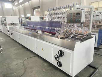 картинка Линия экструзии и производства оконных профилей из ПВХ от магазина Метасила