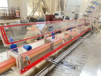 картинка Линия экструзии и производства оконных профилей из ПВХ от магазина Метасила