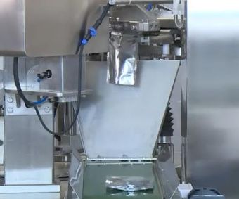фото Линия упаковки сыпучих продуктов в Дой-пак (модель FRR-007) от магазина Метасила