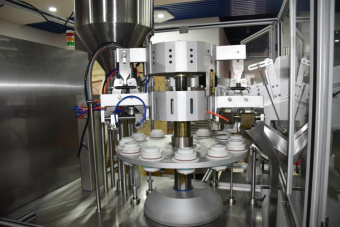 фото Станок для упаковки пастообразных продуктов в тубу (10-140 мл) от магазина Метасила